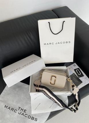 Marc jacobs small camera bag total beige трендова міні сумочка марк джейкобс кремова бежева золота женская мини сумка беж крем5 фото