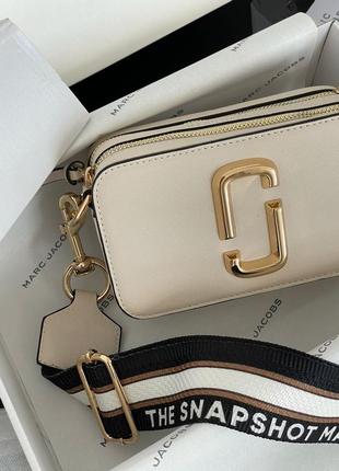 Marc jacobs small camera bag total beige трендова міні сумочка марк джейкобс кремова бежева золота женская мини сумка беж крем2 фото