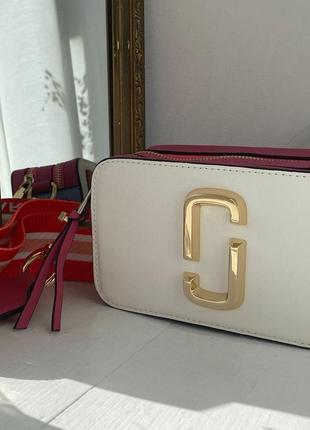 Marc jacobs small camera bag white pink трендова жіноча міні сумочка марк джейкобс біла рожева новинка компактная мини сумка белая розовая малиновая8 фото