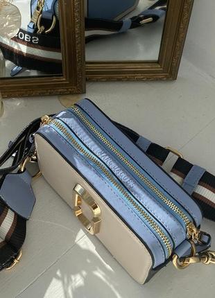 Marc jacobs small camera bag beige blue новинка трендова жіноча міні сумочка марк джейкобс кремова бежева блакитна женская мини сумка крем беж голубая5 фото