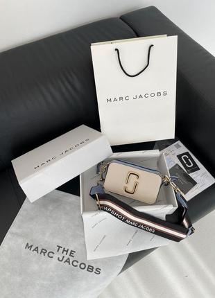 Marc jacobs small camera bag beige blue новинка трендова жіноча міні сумочка марк джейкобс кремова бежева блакитна женская мини сумка крем беж голубая8 фото