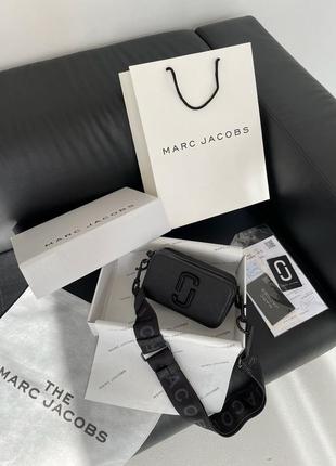 Marc jacobs small camera bag black трендова жіноча чорна міні сумочка марк джейкобс елегантна чорна міні сумка тренд9 фото