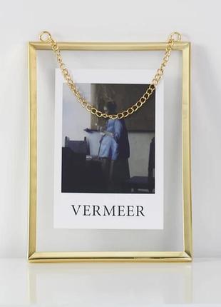 Металлическая золотистая стильная фоторамка рамка для фото настенная на цепочке золотой цвет декор  10х15