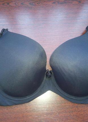 Чорний гладкий бюст 75 дд