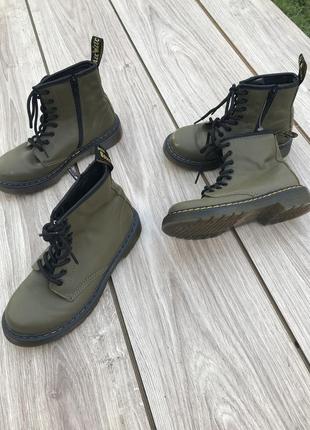 Ботинки dr. martens стильные актуальные боты стиле берцы тренд
