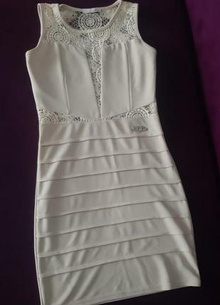 Сукня молочного кольору