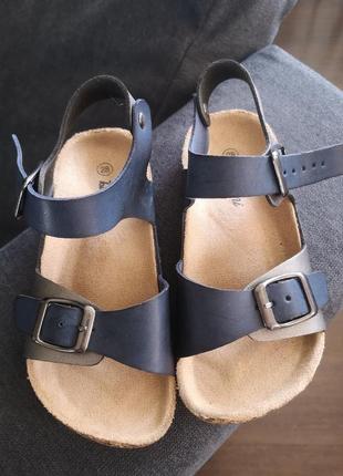 Босоніжки боссоножки