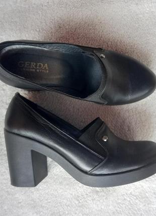 Туфлі gerda  на широкому каблуці