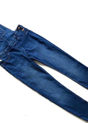 Стильный джинсовый комбинезон