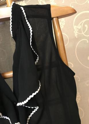 Очень красивая и стильная брендовая блузка чёрного цвета с рюшами 20.7 фото