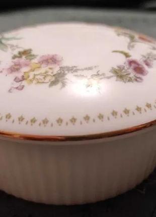 Винтажная круглая шкатулка wedgwood mirabelle