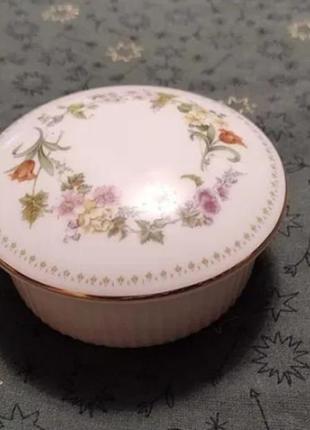 Винтажная круглая шкатулка wedgwood mirabelle