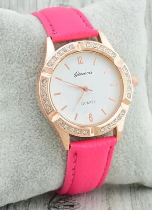 Годинник жіночий на руку фуксія