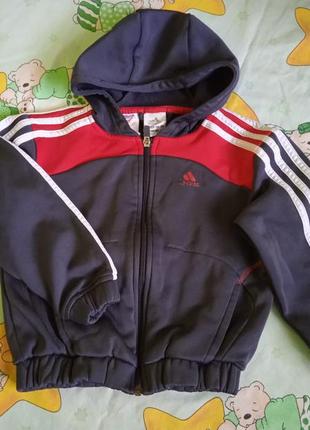 Спортивна кофта на хлопчика.