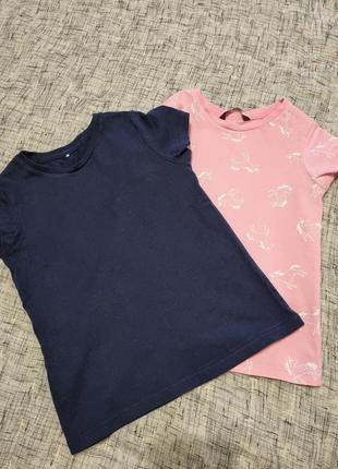 Набор футболок george. размер: 5-6 лет. одна розовая с единорожками, другая однотонная темно синяя. в идеальном состоянии.2 фото