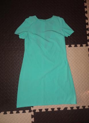 Короткое платье с открытой спиной голубое