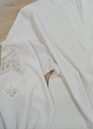 Красива біла блуза з мереживом2 фото