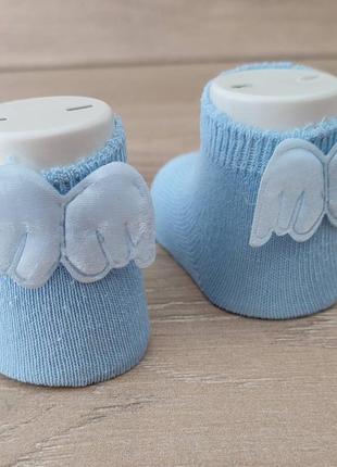 Нарядные носочки для новорожденного малыша тонкие голубенькие носочки с крылышками турция2 фото