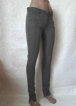 Фирменные zara стильные базовые брюки на 97 % хлопок цвета хаки, размер 253 фото