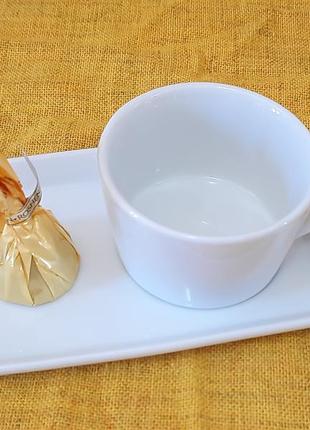 Комплект белых кофейных чашек с блюдцами, кофейные пары. фарфор. новые.