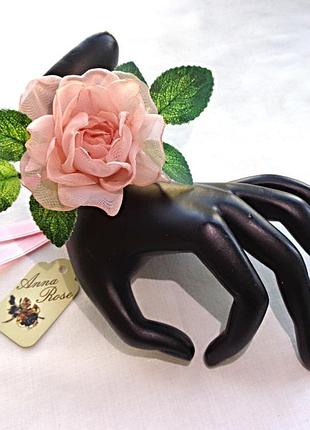 Цветочный браслет на руку ручной работы "пудровая чайная роза"