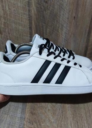 Кросівки adidas
44/27,5-28см1 фото