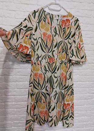 Фирменное красивое платье