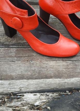 Шкіряні, червоні туфлі на підборах riccardo.10 фото