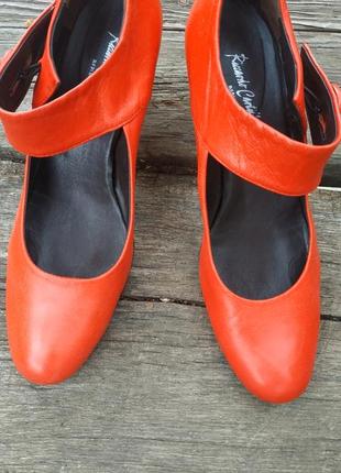 Шкіряні, червоні туфлі на підборах riccardo.7 фото
