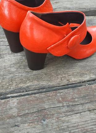 Шкіряні, червоні туфлі на підборах riccardo.8 фото