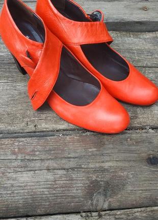 Шкіряні, червоні туфлі на підборах riccardo.4 фото