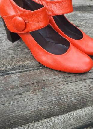 Шкіряні, червоні туфлі на підборах riccardo.5 фото