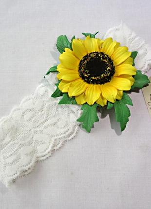 Повязка белая ажурнаяна голову для девочек с цветами из фоамирана ручной работы "желтый подсолнух"1 фото