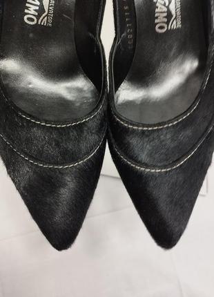Туфли лодочки острый носок натуральный мех пони на каблуке шпилька черные3 фото