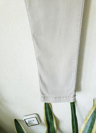 Стречевые брюки чиносы girlfriend с лампасами  оттенка хаки gap9 фото