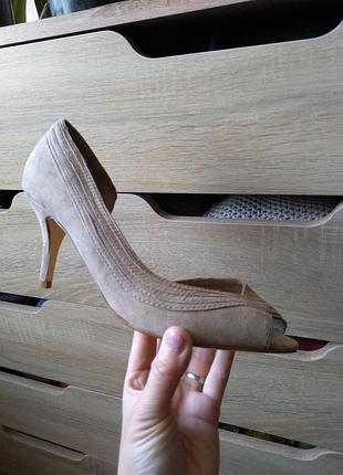 Нюдові босоніжки