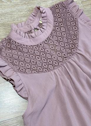 Пудрова блуза з мереживом жіноча