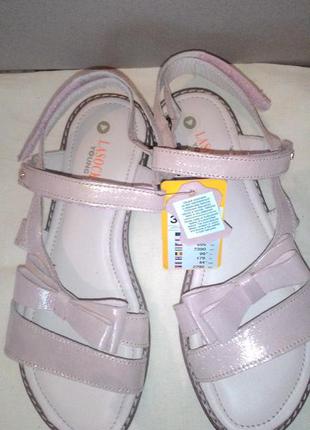 Гарнющі босоніжки можна з сукнею польща р. 35. устілка від 21 до 23 см.