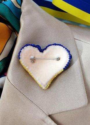 Синьо жовта брошка серце україни3 фото