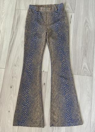Брюки штани кльош тренд палаццо зміїний принт актуальні