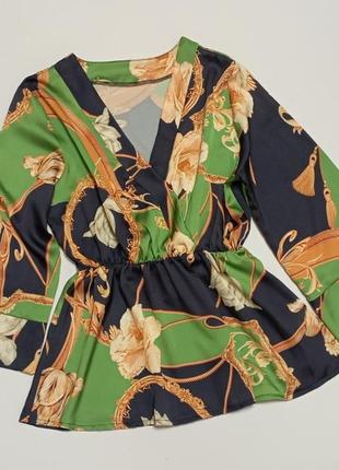 Стильна блуза з принтом ланцюгів, італія.