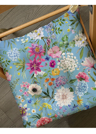Подушка на стілець із зав'язками квіти на блакитному фоні