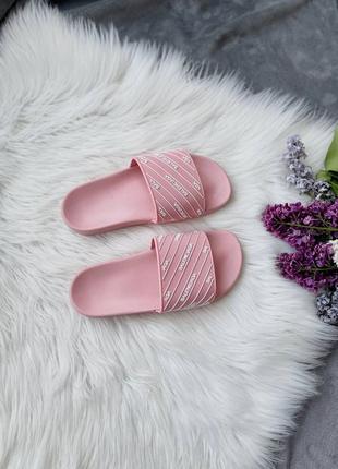 У стилі balenciaga шльопанці