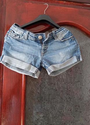 Одяг не дорого.