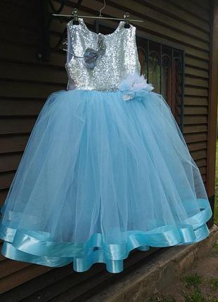 Блакитна голуба сукня платье патріотична фатинова бальна нарядна на 6 7 років2 фото