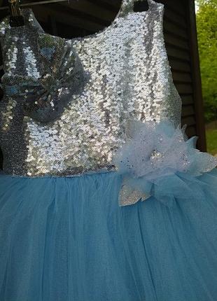 Блакитна голуба сукня платье патріотична фатинова бальна нарядна на 6 7 років5 фото