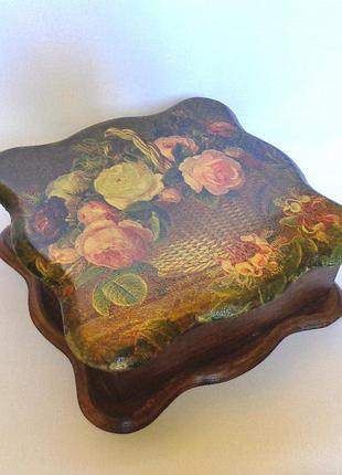 Шкатулка коричневая квадратная в технике декупаж  "чайные розы"