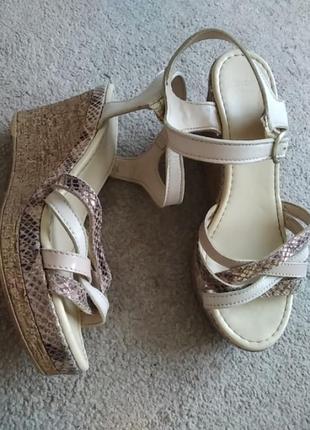 Minozzi milano босоніжки на танкетці