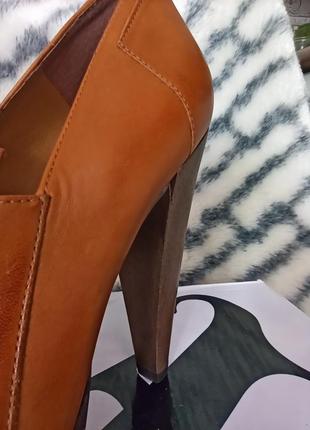 Шкіряні жіночі туфлі з відкритим носком на високому каблуку kg kurt geiger6 фото
