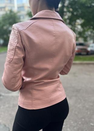 Кожаная курточка косуха в розовом цвете4 фото
